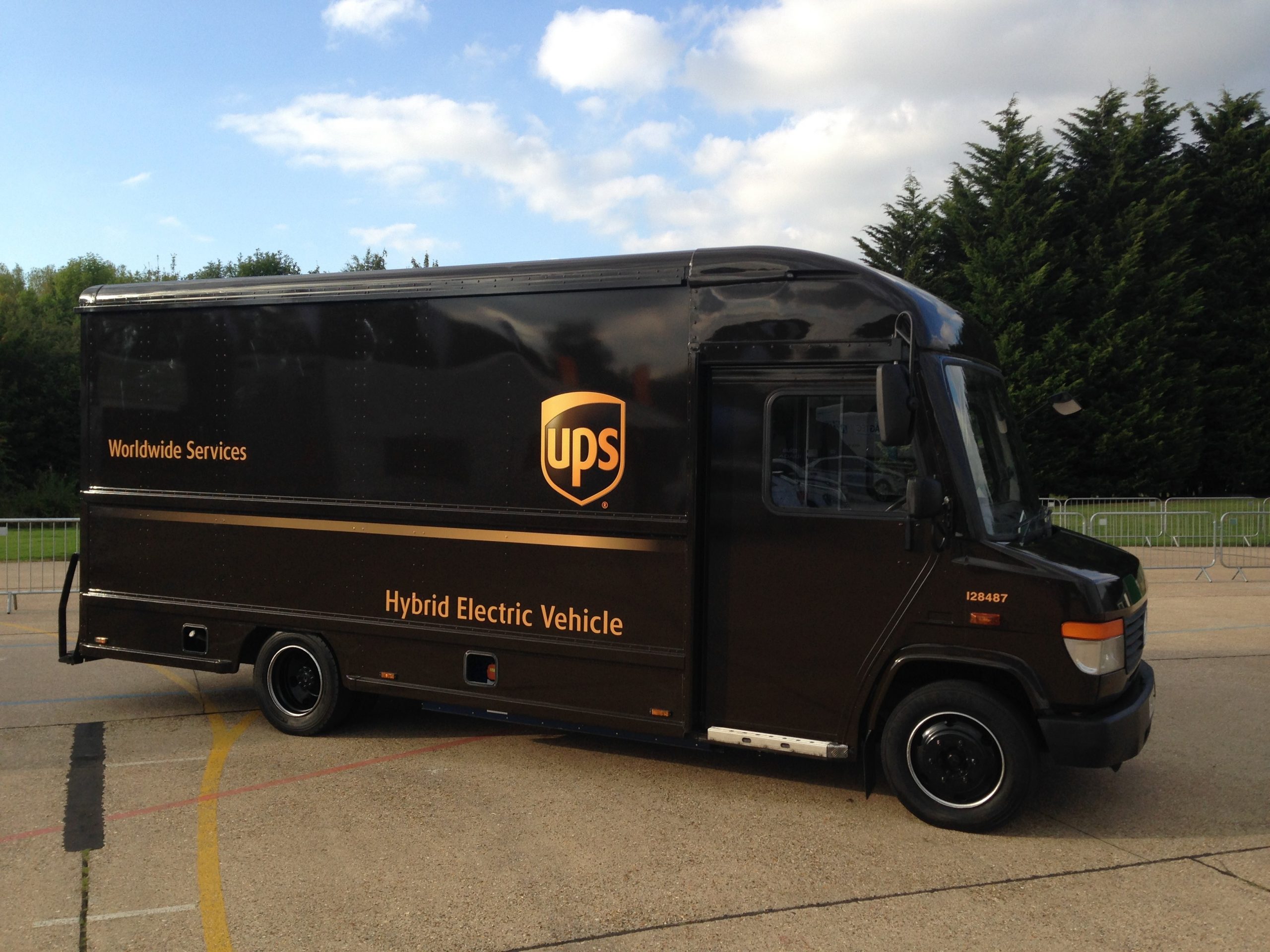 UPS trialling range-extended electric delivery vehicle in UK