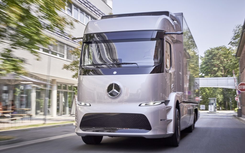 Mercedes-Benz starting customer trials of electric trucks