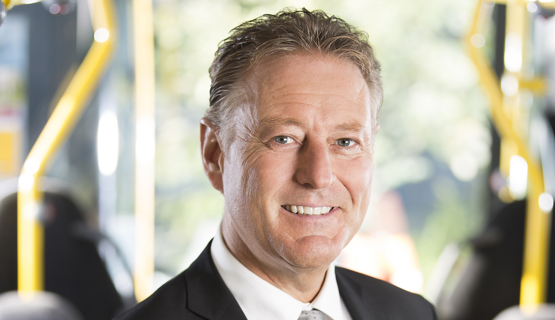 PostBus Head takes early retirement