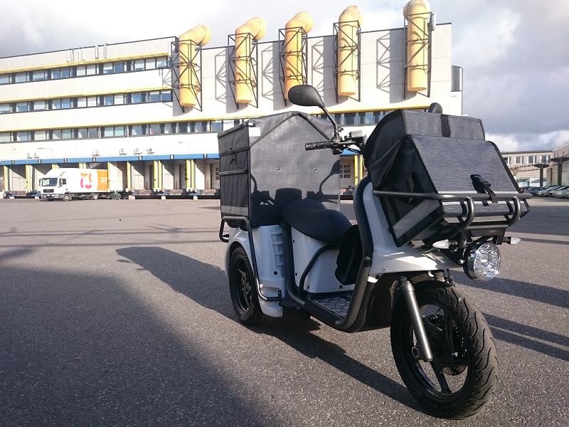 Omniva testing electric three-wheelers in Tallinn