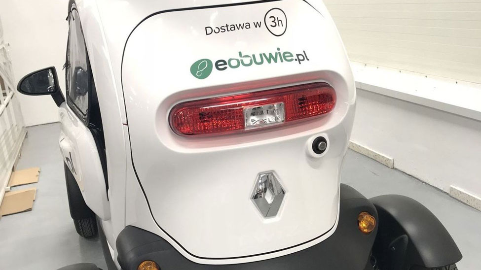 Polish online retailer testing Twizy Cargo vehicles for urban deliveries