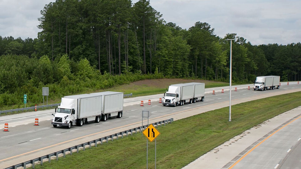 FedEx and Volvo Trucks demonstrate platooning on the Triangle Expressway