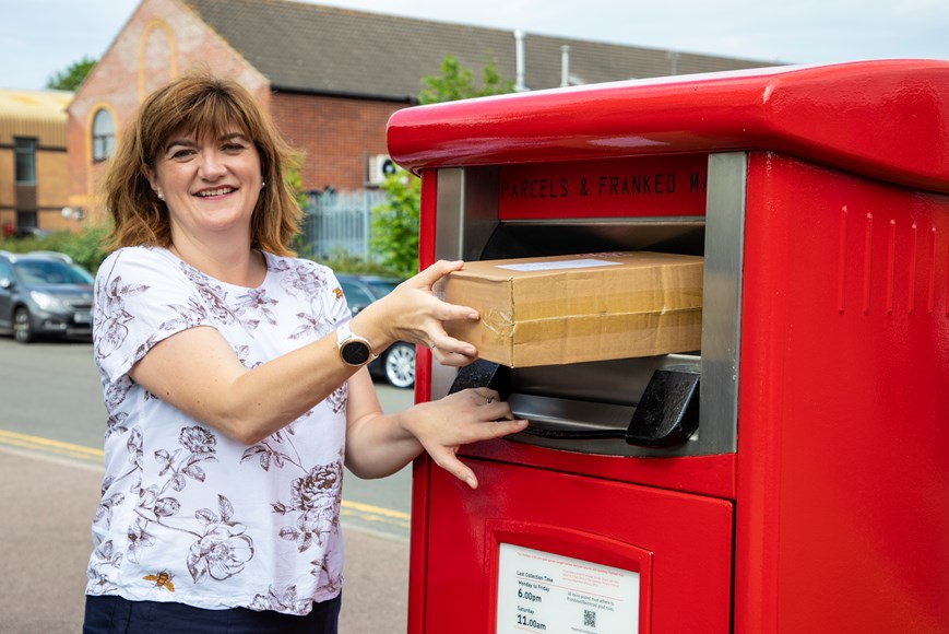 Nicky Morgan MP unveils Royal Mail’s first parcel postbox in Loughborough