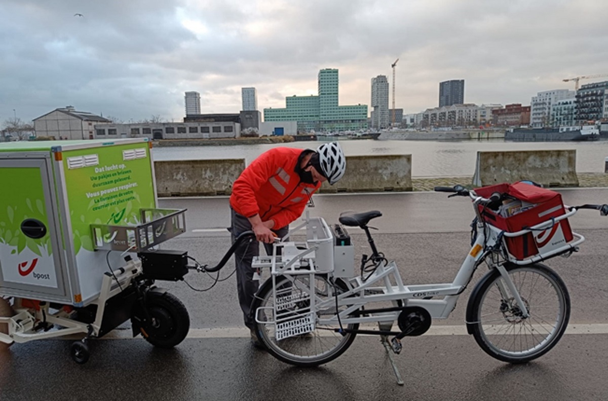 bpost using bike-trailers for Antwerp city centre deliveries | Post ...